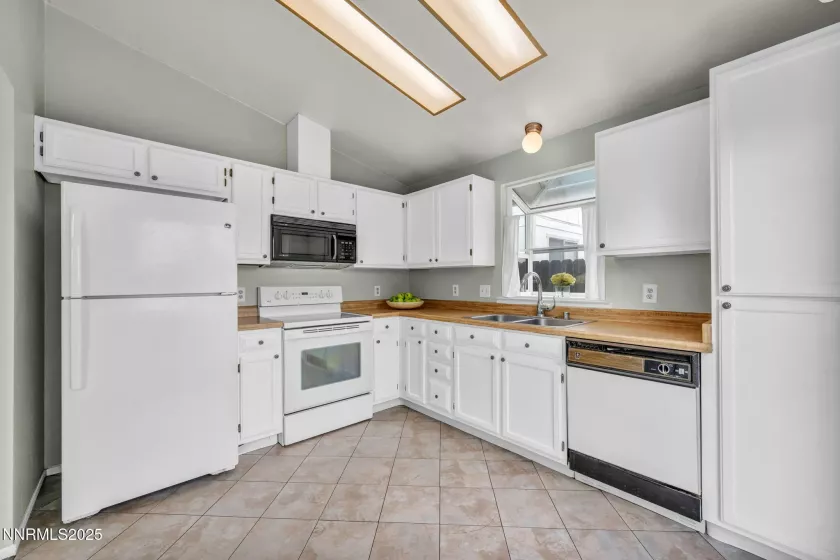6087 White Water, Reno, Nevada 89523, 2 Bedrooms Bedrooms, ,2 BathroomsBathrooms,Residential,Residential,White Water,250055748