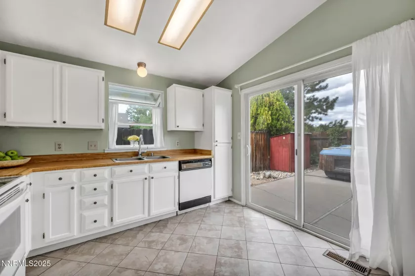 6087 White Water, Reno, Nevada 89523, 2 Bedrooms Bedrooms, ,2 BathroomsBathrooms,Residential,Residential,White Water,250055748