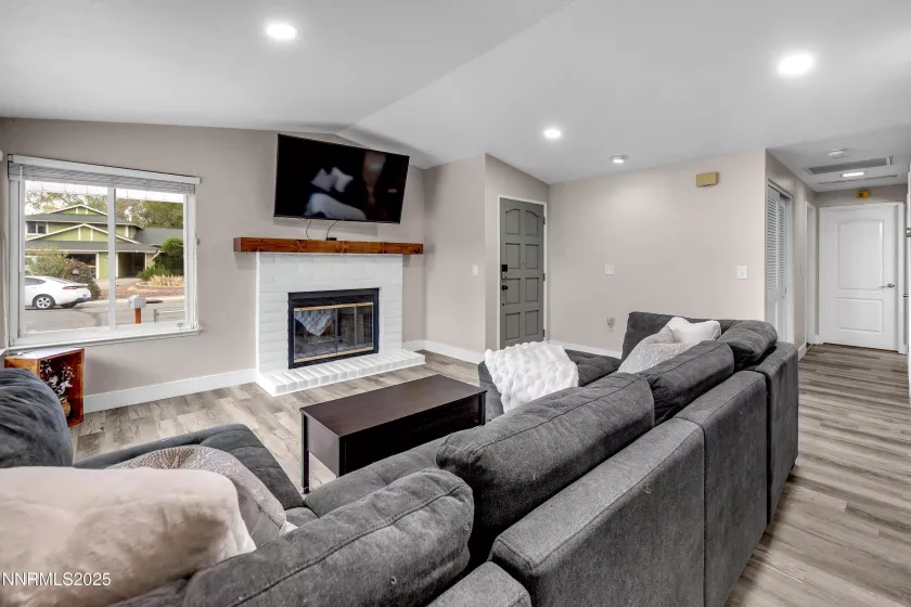 1295 Pullman, Sparks, Nevada 89434, 2 Bedrooms Bedrooms, ,2 BathroomsBathrooms,Residential,Residential,Pullman,250055751