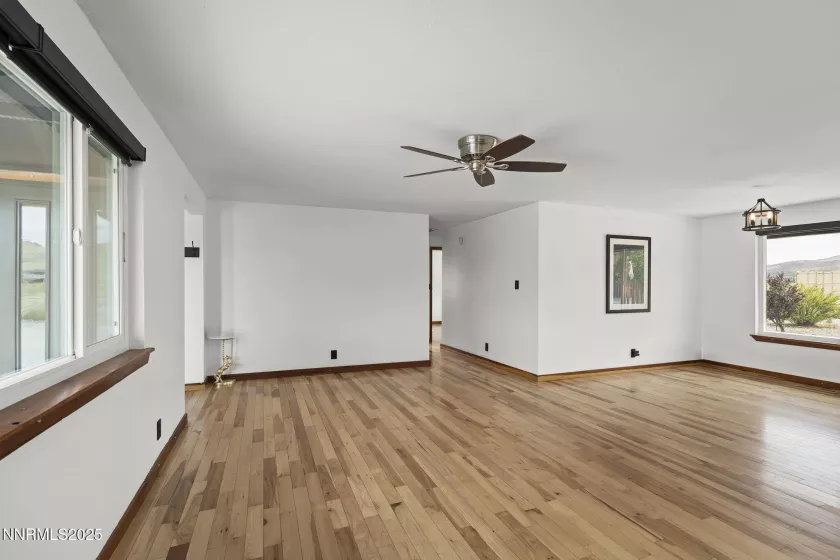 8350 Osage, Reno, Nevada 89508, 3 Bedrooms Bedrooms, ,2 BathroomsBathrooms,Residential,Residential,Osage,250055755