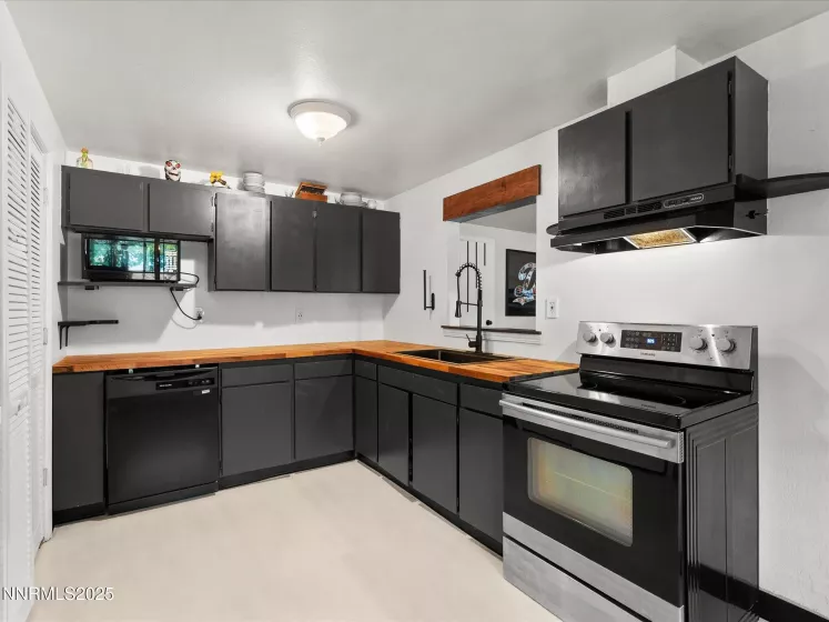 560 Kess, Reno, Nevada 89506, 4 Bedrooms Bedrooms, ,2 BathroomsBathrooms,Residential,Residential,Kess,250055762