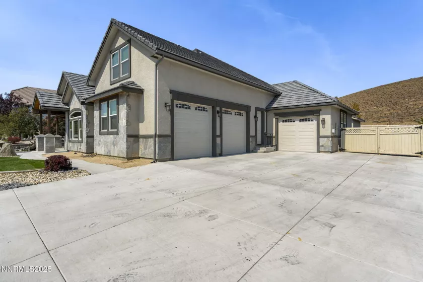 122 Denio, Dayton, Nevada 89403, 5 Bedrooms Bedrooms, ,4 BathroomsBathrooms,Residential,Residential,Denio,250055764