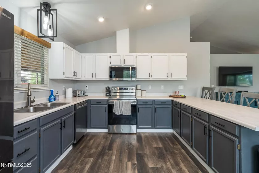 160 Ember, Sparks, Nevada 89436, 3 Bedrooms Bedrooms, ,2 BathroomsBathrooms,Residential,Residential,Ember,250055766