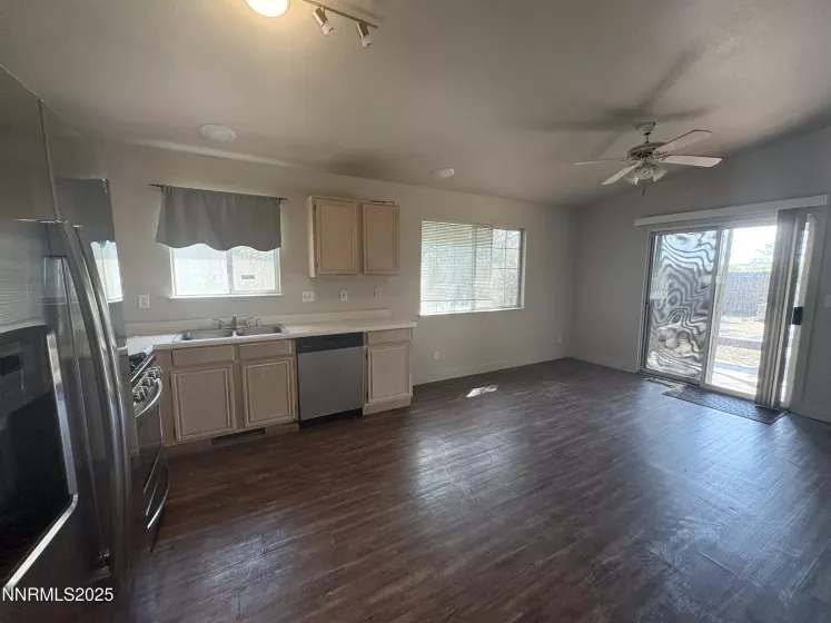 6270 Chinook, Sun Valley, Nevada 89433, 3 Bedrooms Bedrooms, ,2 BathroomsBathrooms,Residential,Residential,Chinook,250055773