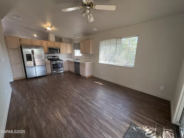 6270 Chinook, Sun Valley, Nevada 89433, 3 Bedrooms Bedrooms, ,2 BathroomsBathrooms,Residential,Residential,Chinook,250055773