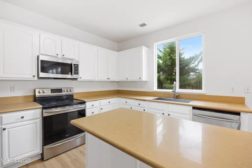 1255 Silver Crest, Reno, Nevada 89523, 4 Bedrooms Bedrooms, ,3 BathroomsBathrooms,Residential,Residential,Silver Crest,250055776