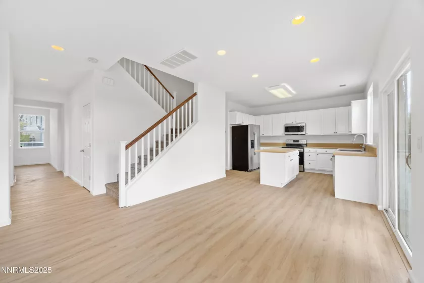 1255 Silver Crest, Reno, Nevada 89523, 4 Bedrooms Bedrooms, ,3 BathroomsBathrooms,Residential,Residential,Silver Crest,250055776