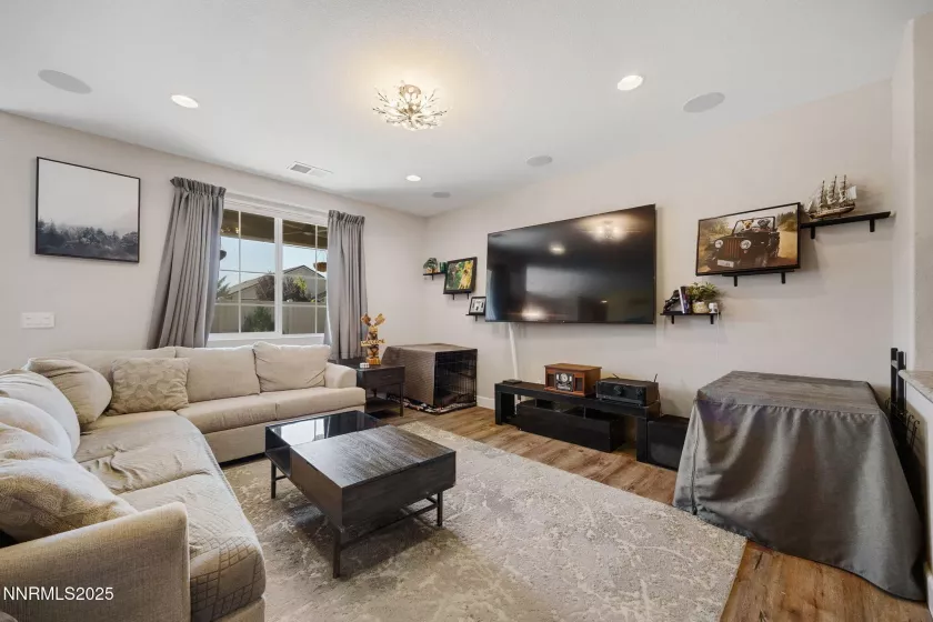 2174 Cecile, Reno, Nevada 89521, 4 Bedrooms Bedrooms, ,2 BathroomsBathrooms,Residential,Residential,Cecile,250055788