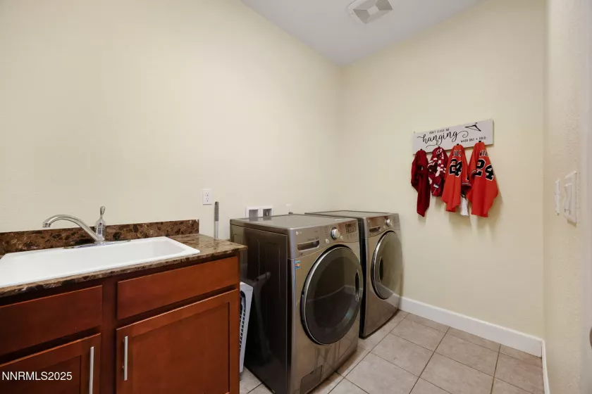 2174 Cecile, Reno, Nevada 89521, 4 Bedrooms Bedrooms, ,2 BathroomsBathrooms,Residential,Residential,Cecile,250055788