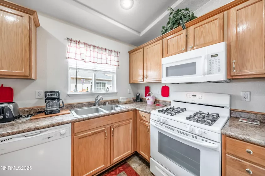 17640 Lake Powell, Reno, Nevada 89508, 3 Bedrooms Bedrooms, ,2 BathroomsBathrooms,Residential,Residential,Lake Powell,250055793