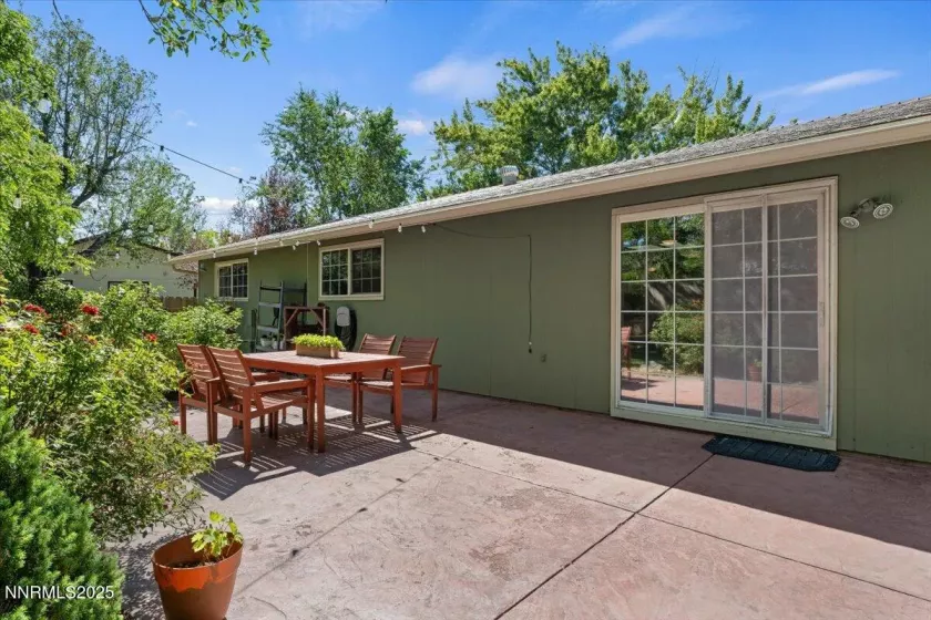 3040 Chavez, Reno, Nevada 89502, 3 Bedrooms Bedrooms, ,2 BathroomsBathrooms,Residential,Residential,Chavez,250055800