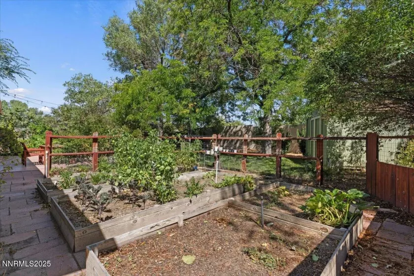 3040 Chavez, Reno, Nevada 89502, 3 Bedrooms Bedrooms, ,2 BathroomsBathrooms,Residential,Residential,Chavez,250055800