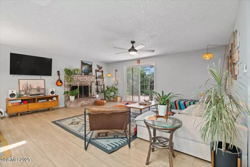 3040 Chavez, Reno, Nevada 89502, 3 Bedrooms Bedrooms, ,2 BathroomsBathrooms,Residential,Residential,Chavez,250055800