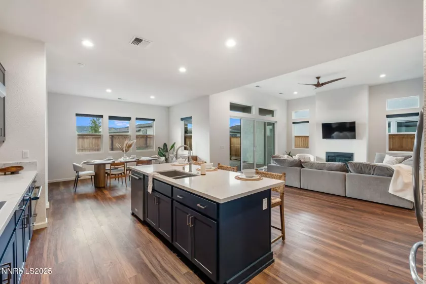 7415 Hoback, Sparks, Nevada 89436, 2 Bedrooms Bedrooms, ,3 BathroomsBathrooms,Residential,Residential,Hoback,250050961