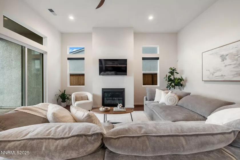 7415 Hoback, Sparks, Nevada 89436, 2 Bedrooms Bedrooms, ,3 BathroomsBathrooms,Residential,Residential,Hoback,250050961