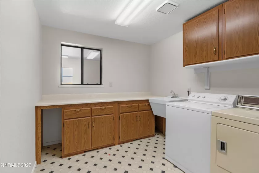 612 Armory, Carson City, Nevada 89701, 3 Bedrooms Bedrooms, ,3 BathroomsBathrooms,Residential,Residential,Armory,250055817