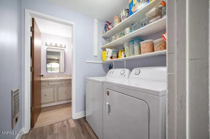 1777 York, Sparks, Nevada 89431, 2 Bedrooms Bedrooms, ,2 BathroomsBathrooms,Residential,Residential,York,250055828
