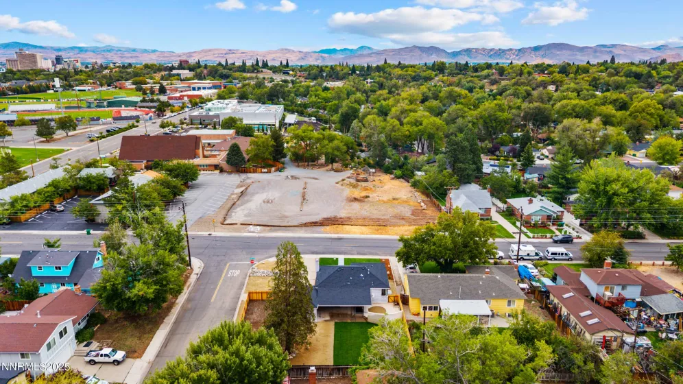 625 Hunter Lake, Reno, Nevada 89509, 4 Bedrooms Bedrooms, ,3 BathroomsBathrooms,Residential,Residential,Hunter Lake,250055821