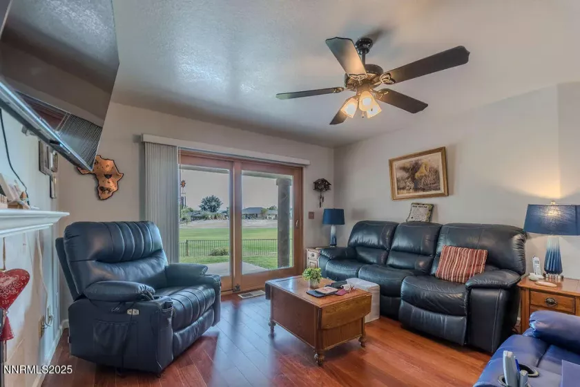 1610 Mary, Fernley, Nevada 89408, 3 Bedrooms Bedrooms, ,2 BathroomsBathrooms,Residential,Residential,Mary,250055843