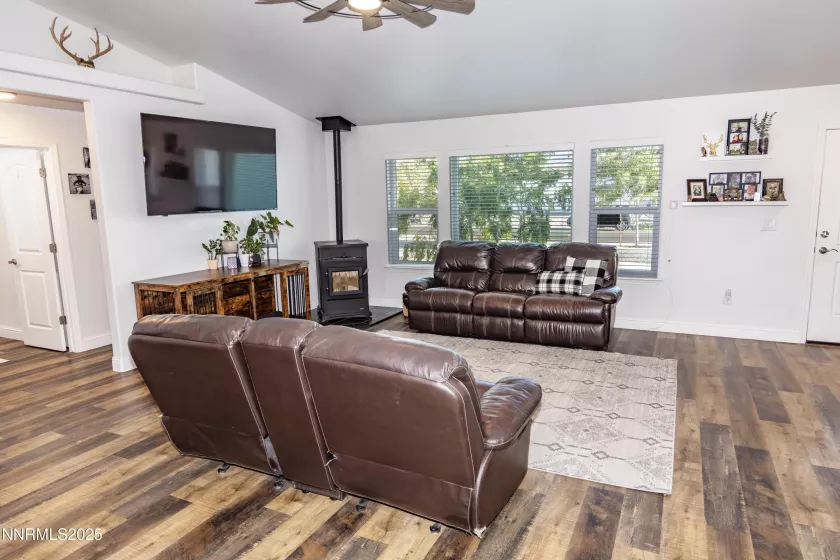 529 Saddle Horn Way, Fernley, Nevada 89408, 4 Bedrooms Bedrooms, ,2 BathroomsBathrooms,Residential,Residential,Saddle Horn Way,250055845