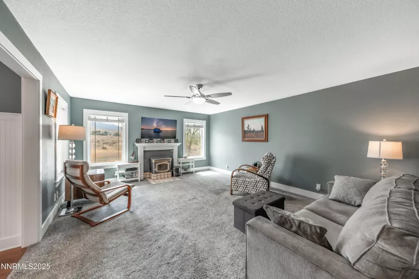 255 Hiko, Dayton, Nevada 89403, 4 Bedrooms Bedrooms, ,3 BathroomsBathrooms,Residential,Residential,Hiko,250055848