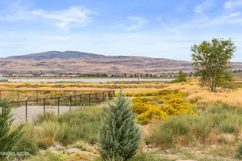 Expansive panoramic lake and mountain views