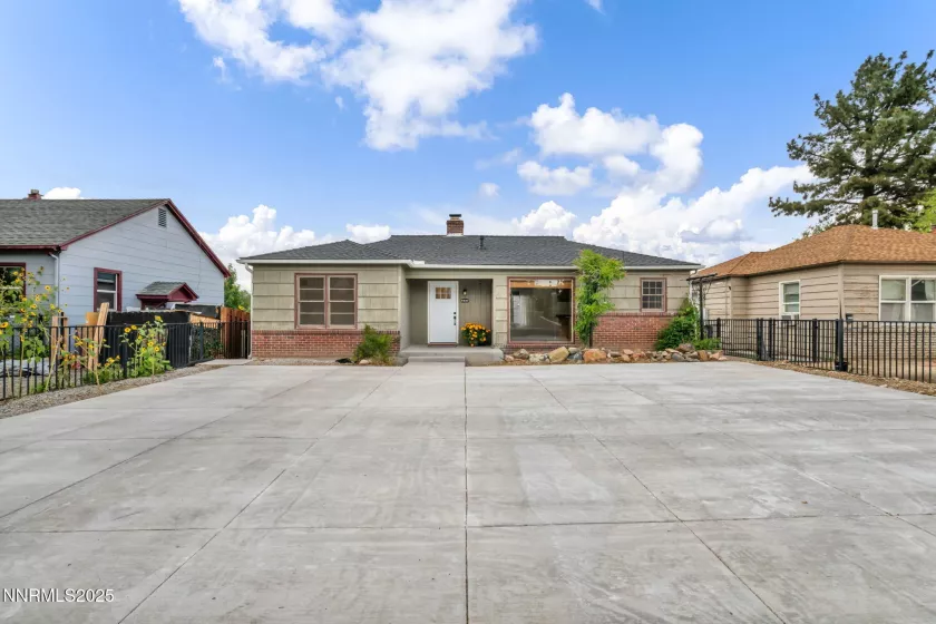 343 Mount Rose St. dining room