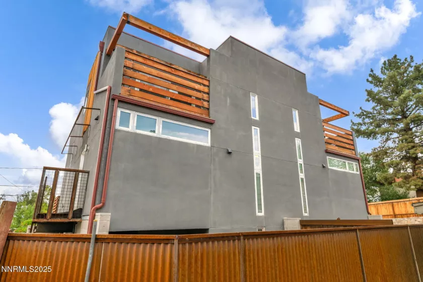 343 Mount Rose St. bedroom