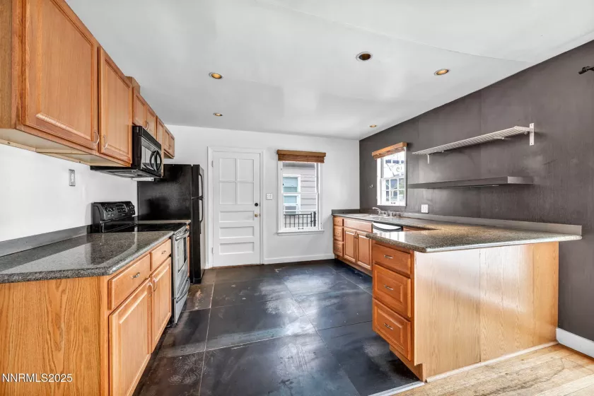 347 Mount Rose office or den with balcony