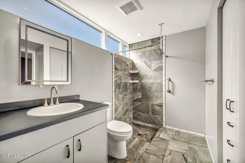 347 Mount kitchen/living