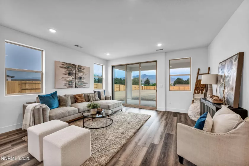 8621 Crandell, Reno, Nevada 89506, 3 Bedrooms Bedrooms, ,2 BathroomsBathrooms,Residential,Residential,Crandell,250055884
