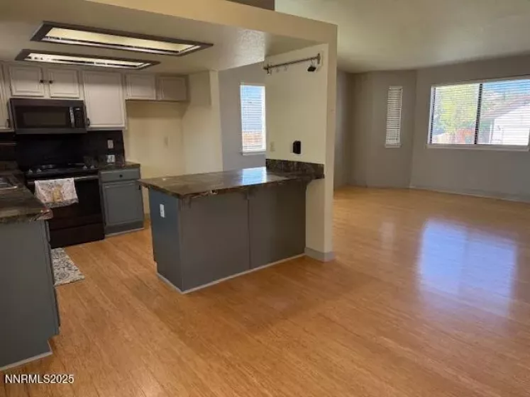 997 Ridgeview, Carson City, Nevada 89705, 3 Bedrooms Bedrooms, ,2 BathroomsBathrooms,Residential,Residential,Ridgeview,250055890