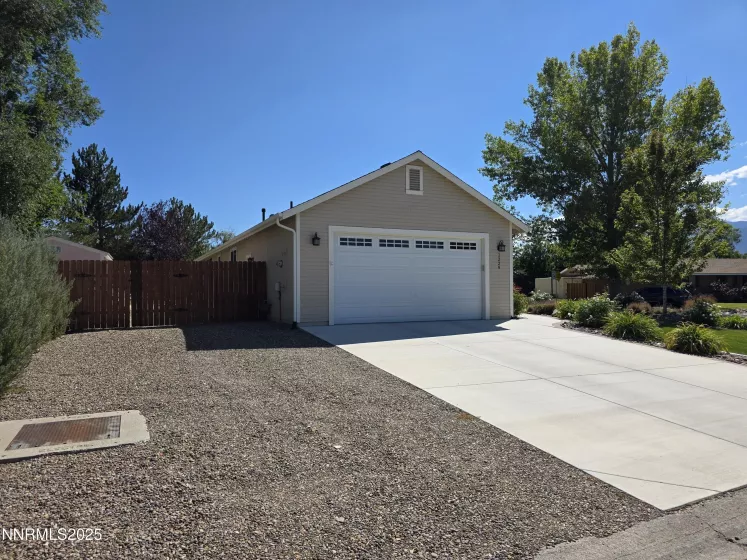 1229 Manhattan, Gardnerville, Nevada 89460, 3 Bedrooms Bedrooms, ,2 BathroomsBathrooms,Residential,Residential,Manhattan,250055899