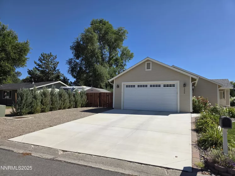 1229 Manhattan, Gardnerville, Nevada 89460, 3 Bedrooms Bedrooms, ,2 BathroomsBathrooms,Residential,Residential,Manhattan,250055899