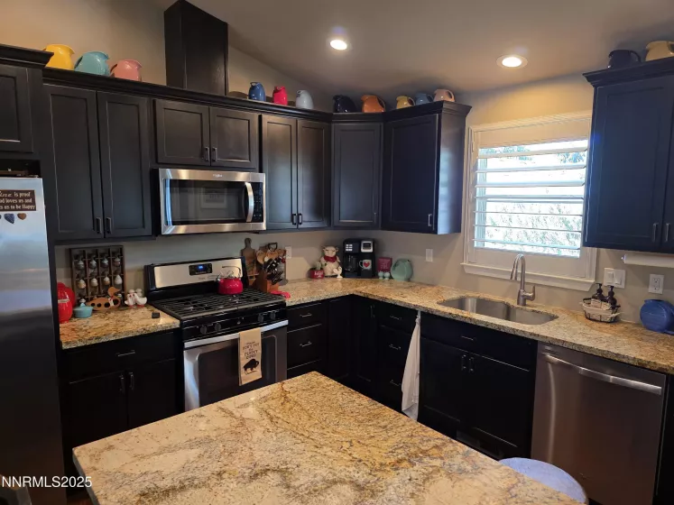 1229 Manhattan, Gardnerville, Nevada 89460, 3 Bedrooms Bedrooms, ,2 BathroomsBathrooms,Residential,Residential,Manhattan,250055899