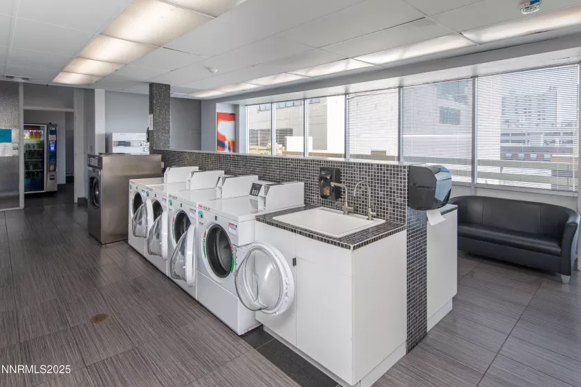 100 Arlington, Reno, Nevada 89501, 2 Bedrooms Bedrooms, ,2 BathroomsBathrooms,Residential,Residential,Arlington,250055905