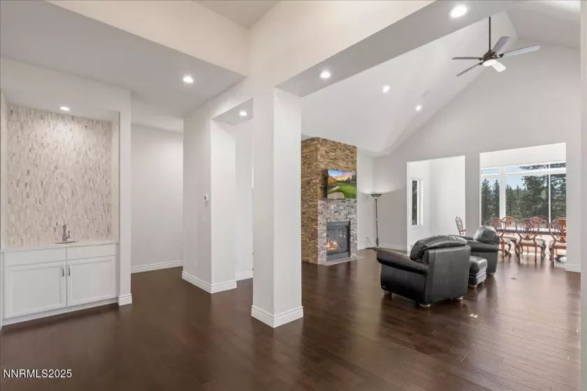 20600 Chanson, Reno, Nevada 89511, 4 Bedrooms Bedrooms, ,4 BathroomsBathrooms,Residential,Residential,Chanson,250055906