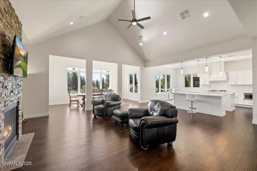 20600 Chanson, Reno, Nevada 89511, 4 Bedrooms Bedrooms, ,4 BathroomsBathrooms,Residential,Residential,Chanson,250055906