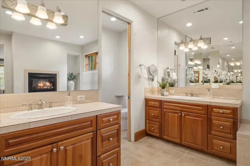 6410 Zermatt, Reno, Nevada 89511, 3 Bedrooms Bedrooms, ,3 BathroomsBathrooms,Residential,Residential,Zermatt,250055937