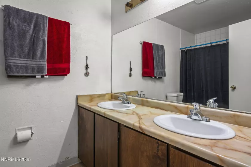 857 Nutmeg, Reno, Nevada 89502, 2 Bedrooms Bedrooms, ,2 BathroomsBathrooms,Residential,Residential,Nutmeg,250055938