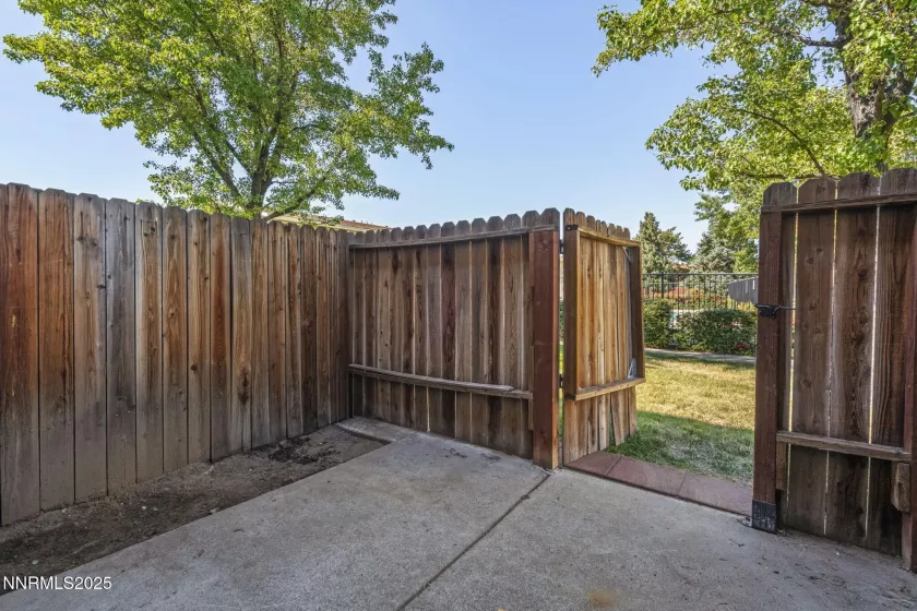 857 Nutmeg, Reno, Nevada 89502, 2 Bedrooms Bedrooms, ,2 BathroomsBathrooms,Residential,Residential,Nutmeg,250055938