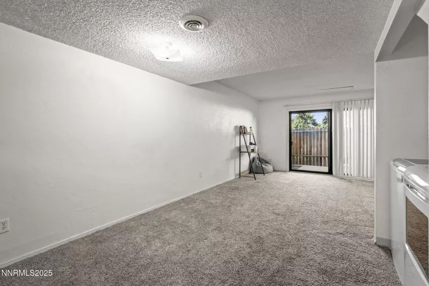857 Nutmeg, Reno, Nevada 89502, 2 Bedrooms Bedrooms, ,2 BathroomsBathrooms,Residential,Residential,Nutmeg,250055938