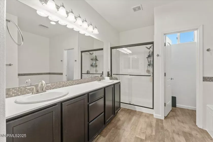 9620 Jessica, Reno, Nevada 89521, 4 Bedrooms Bedrooms, ,3 BathroomsBathrooms,Residential,Residential,Jessica,250055939