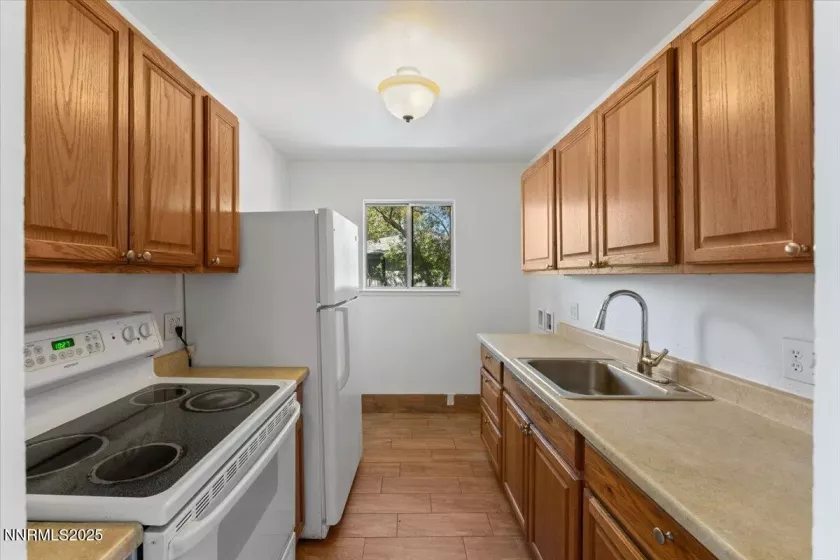 601 Oakwood, Sparks, Nevada 89431, 2 Bedrooms Bedrooms, ,1 BathroomBathrooms,Residential,Residential,Oakwood,250055950
