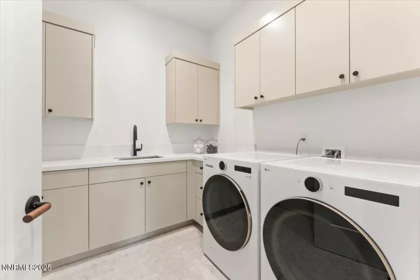 10 Glenhaven, Reno, Nevada 89511, 4 Bedrooms Bedrooms, ,6 BathroomsBathrooms,Residential,Residential,Glenhaven,250055953