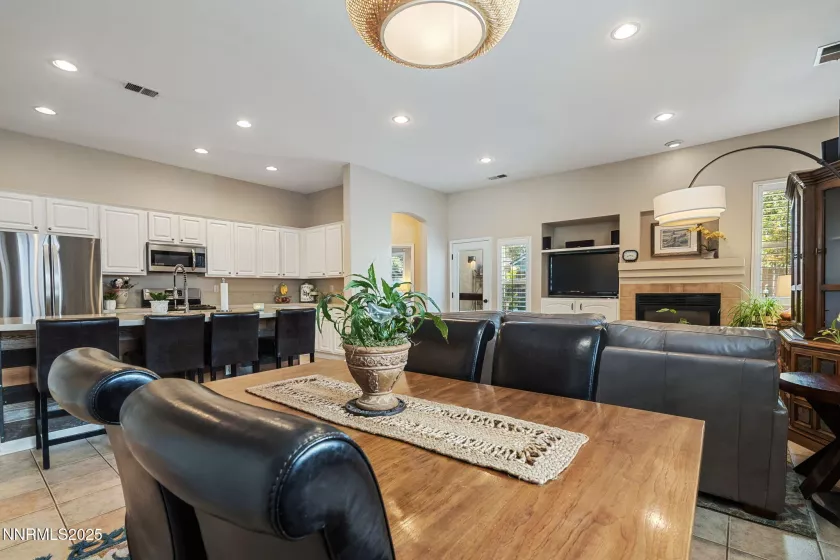 10245 Coyote Creek, Reno, Nevada 89521, 3 Bedrooms Bedrooms, ,2 BathroomsBathrooms,Residential,Residential,Coyote Creek,250055955