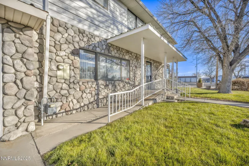 2 Newcombe, Yerington, Nevada 89447, ,Commercial Sale,Residential,Newcombe,250055958