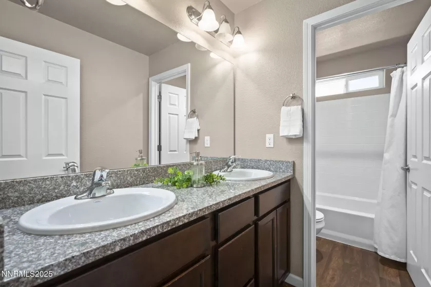 3648 Hollywood Park, Reno, Nevada 89512, 4 Bedrooms Bedrooms, ,3 BathroomsBathrooms,Residential,Residential,Hollywood Park,250055966