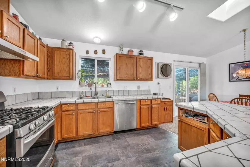 1037 Turtledove, Sparks, Nevada 89441, 3 Bedrooms Bedrooms, ,2 BathroomsBathrooms,Residential,Residential,Turtledove,250055985