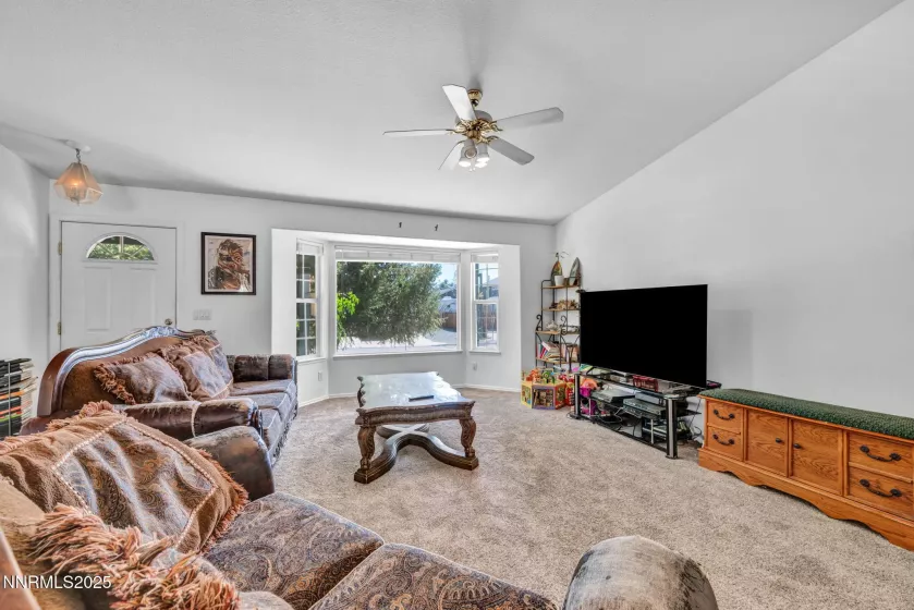 1037 Turtledove, Sparks, Nevada 89441, 3 Bedrooms Bedrooms, ,2 BathroomsBathrooms,Residential,Residential,Turtledove,250055985